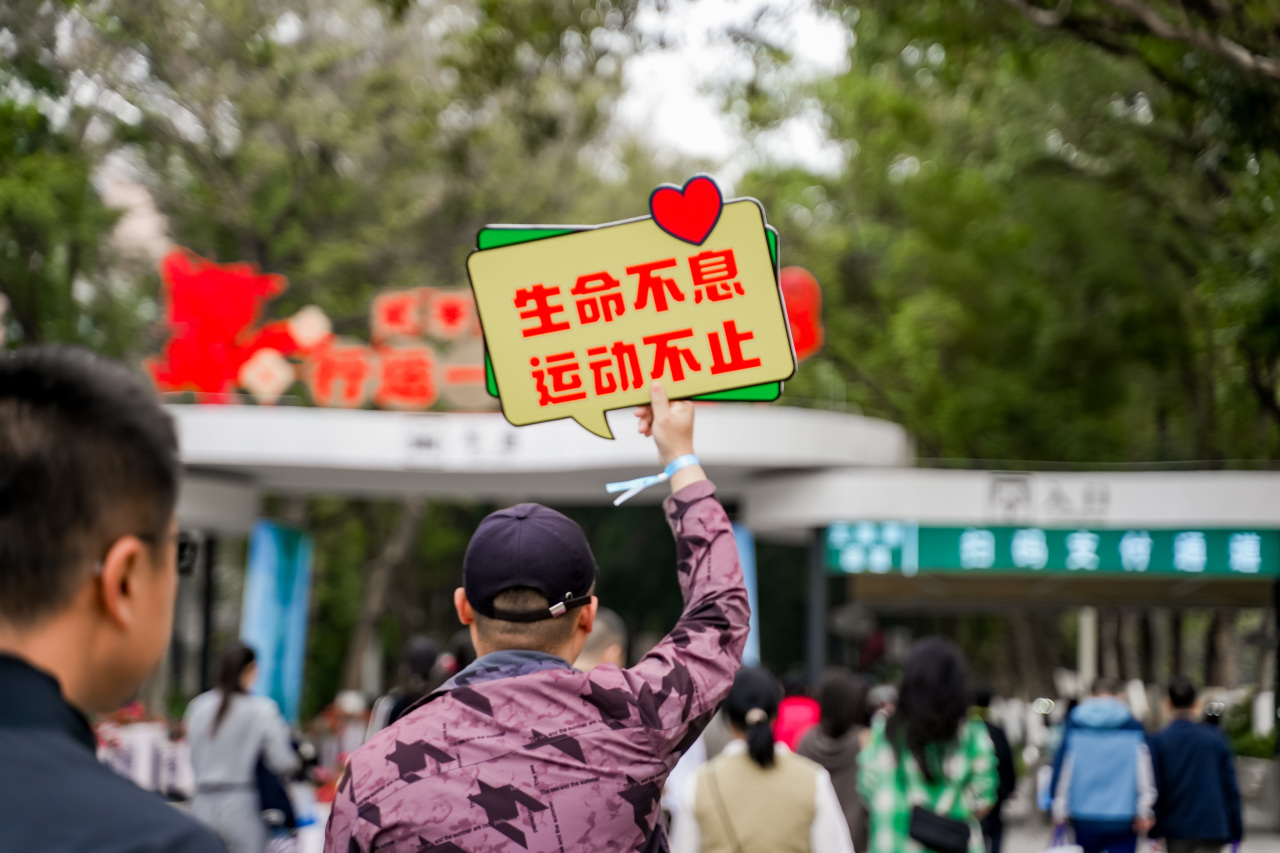 南方航空贸易公司登山活动